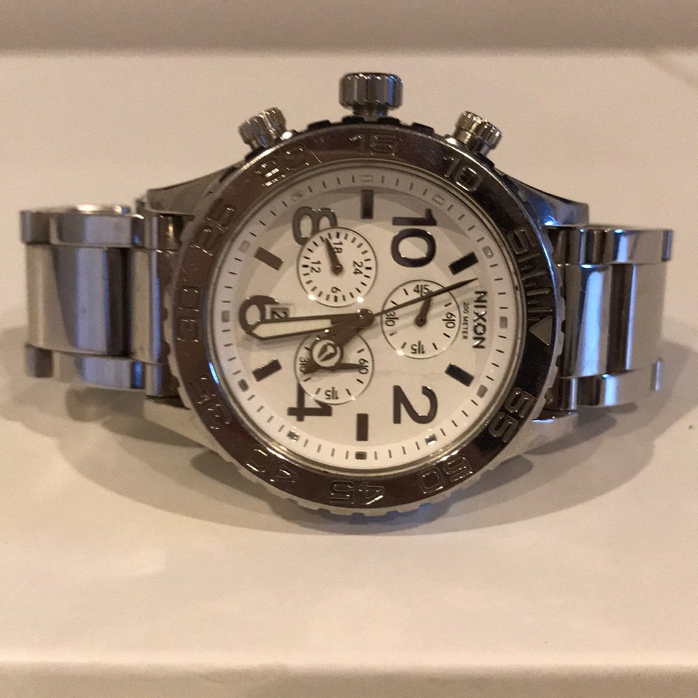 SOLD Silver Nixon 42-20 Chrono